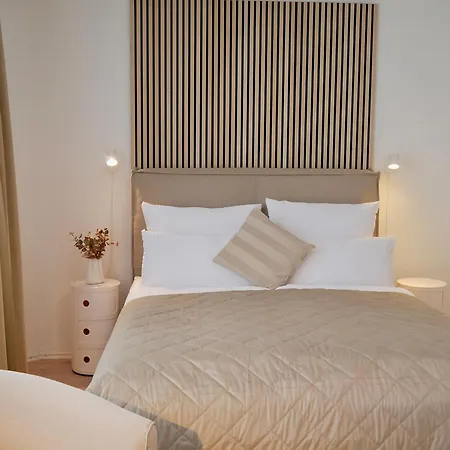 Moonrooms: Cityapartment 1 - *